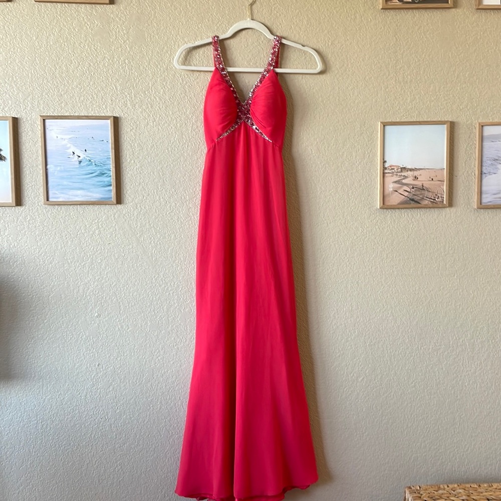 BEAUTIFUL GOWN!